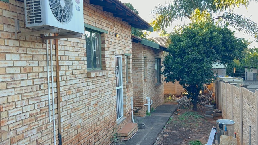 3 Bedroom Property for Sale in Safari Gardens North West